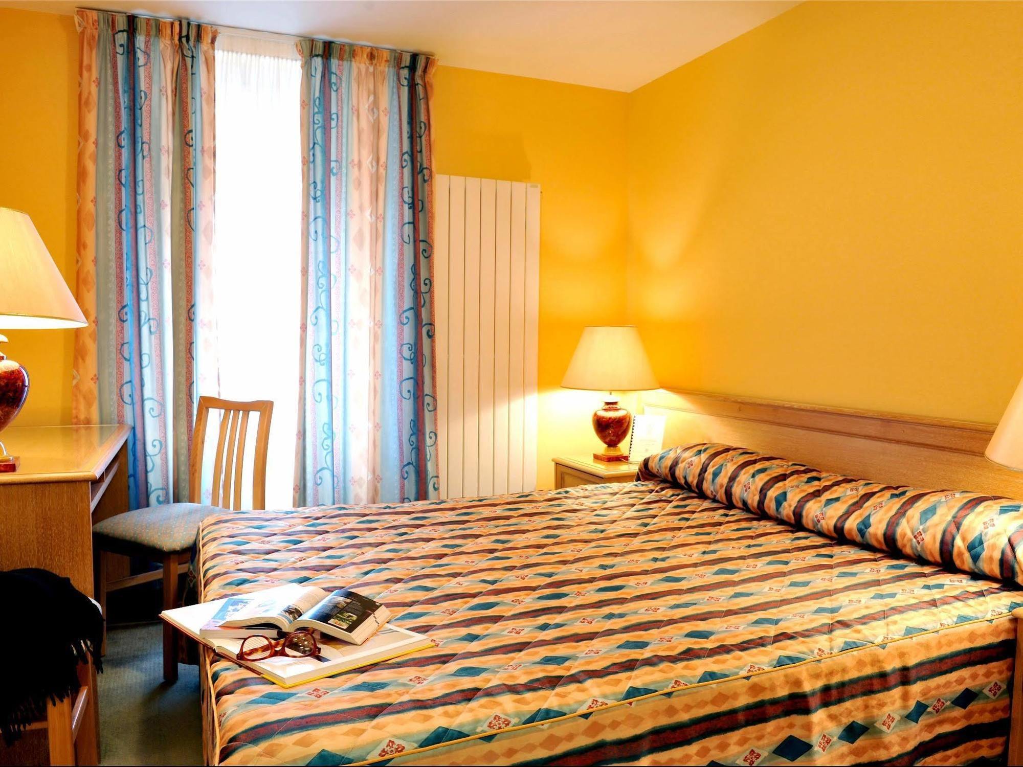 Logis Hotel Le Continental Chateauroux Exterior photo